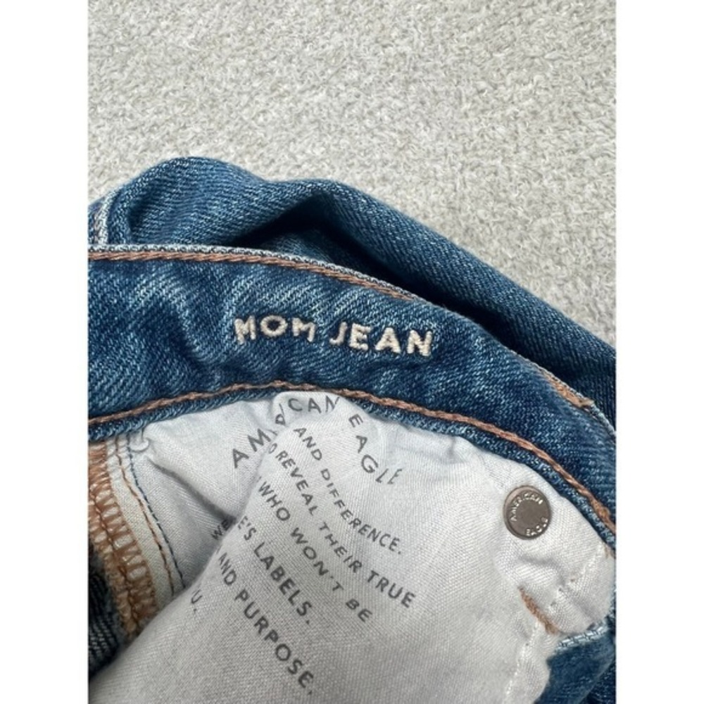 American Eagle Distressed Mom Jeans Womens 2 Blue Ripped High Rise Raw Hem - Picture 7 of 8